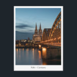 Köln Deutschland Postkarte<br><div class="desc">Die Stadt Köln (Köln) mit ihrem berühmten Dom und der Hohenzollernbrücke am Rhein im Western Deutschland,  Europa. Während der blauen Stunde fotografiert.</div>