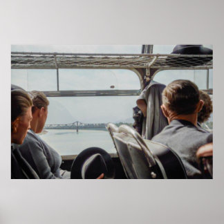 Kolorierte Busfahrt durch die europäische Landscha Poster