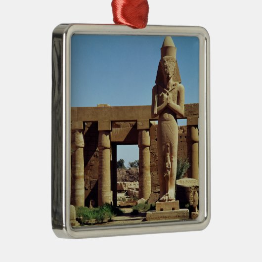 Koloss von Ramesses II: stehende Statue von Silbernes Ornament (Rechts)