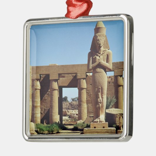 Koloss von Ramesses II: stehende Statue von Silbernes Ornament (Links)