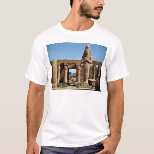 Koloss von Ramesses II: stehende Statue von T-Shirt