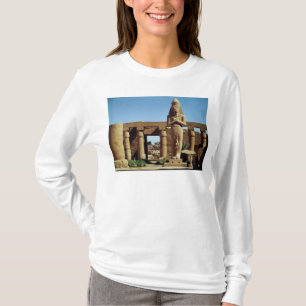 Koloss von Ramesses II: stehende Statue von T-Shirt