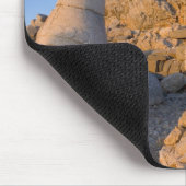 Kolossale Kopfstatuen von Göttern, die die Mousepad (Ecke)