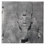 Kolossale Statue von Ramesses II bei Abu Simbel, Fliese (Vorderseite)