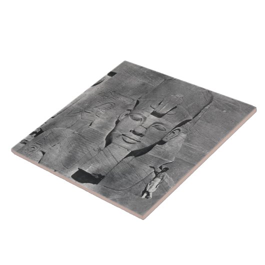 Kolossale Statue von Ramesses II bei Abu Simbel, Fliese (Seite)