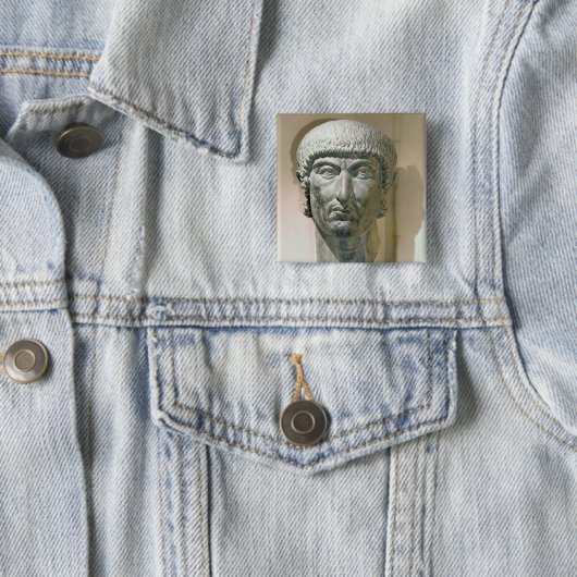 Kolossaler Kopf des Kaisers Constantine I Button (Beispiel)