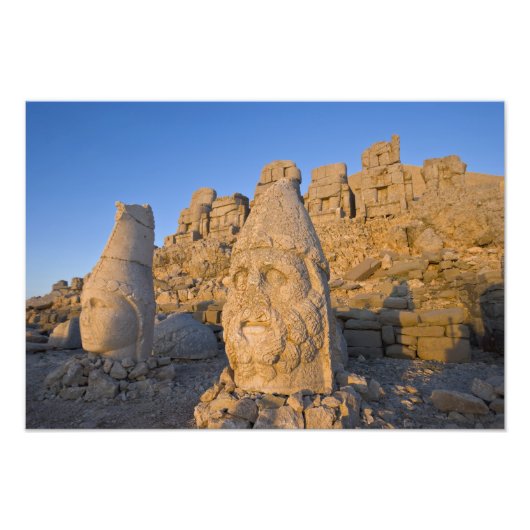 Kolossalkopfstatuen der Götter, die die Fotodruck (Vorne)