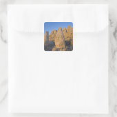 Kolossalkopfstatuen der Götter, die die Quadratischer Aufkleber (Tasche)