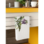Komfort in lila und grüner Wasserfarbe Geschirrtuch<br><div class="desc">Aquarellmalerei einer blühenden komödiantischen Pflanze in lila und grün</div>