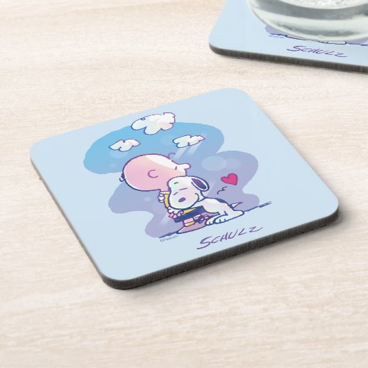 Komfort und Sicherheit | Charlie & Snoopy Hug Getränkeuntersetzer (Linke Seite)
