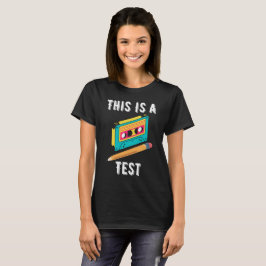 komisch, nostalgisch, das ist ein Test Ladys T - S T-Shirt