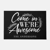 Komm rein, wir sind Phantastisch Black Funny Famil Fußmatte (Vorderseite)