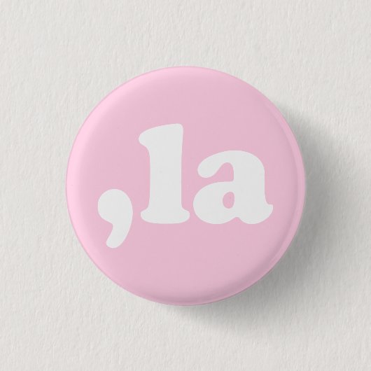 Komma La kamala typografisch modern hellrosa Button (Vorderseite)