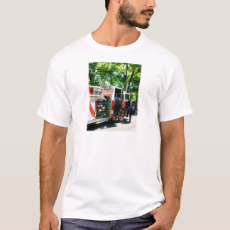 Kommen in das Löschfahrzeug T-Shirt