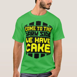 Kommen Sie auf die dunkle Seite, wir haben Kuchen T-Shirt