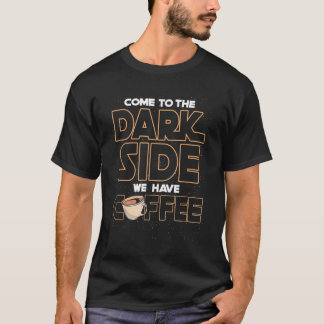 Kommen Sie auf die dunkle Seite, wo wir Kaffee hab T-Shirt
