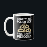 Kommen Sie auf die polnische Seite haben wir Piero Kaffeetasse<br><div class="desc">Dieses lustige polnische Grafikdesign ist ideal für jeden,  der Pierogies für den Urlaub machen möchte. Pierogi zu Erntedank oder zu Weihnachten zusammenzubauen ist eine polnische Tradition.</div>