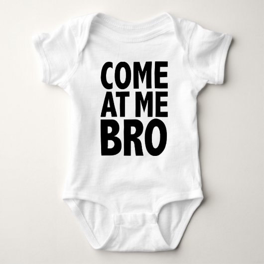 KOMMEN SIE BEI MIR BRO BABY STRAMPLER (Vorderseite)