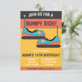 Kommen Sie zu einem Bumpy Ride! Bumper Cars Geburt Einladung (Stehend Vorderseite)