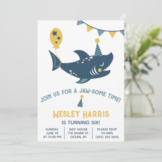 Kommen Sie zu uns für ein Jaw-some Time! Birthday  Einladung (Stehend Vorderseite)