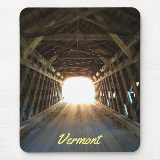 Kommen Sie zum Licht - Vermont Covered Bridge Mousepad (Vorne)