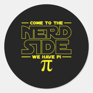 Kommen Sie zum Nerd und wir haben Pi-Nerd Runder Aufkleber