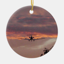 Kommerzielle Jet-Landung am Sonnenuntergang