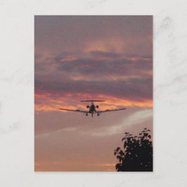 Kommerzielle Jet-Landung bei Sonnenuntergang Postkarte