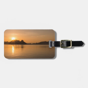 Komodo-Insel bei Sonnenuntergang Gepäckanhänger