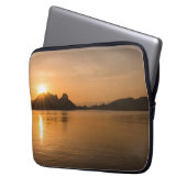 Komodo-Insel bei Sonnenuntergang Laptopschutzhülle (Vorderseite Links)