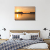 Komodo-Insel bei Sonnenuntergang Leinwanddruck (Insitu (Schlafzimmer))