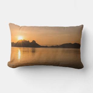 Komodo-Insel bei Sonnenuntergang Lendenkissen