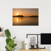 Komodo-Insel bei Sonnenuntergang Poster (Heimbüro)