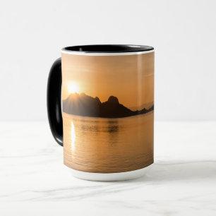 Komodo-Insel bei Sonnenuntergang Tasse