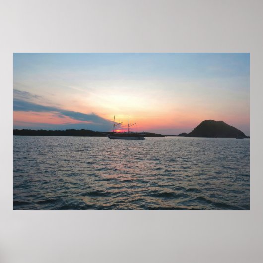 Komodo Ship and Sunset Poster (Vorne)
