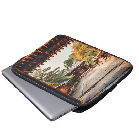 Komorebi - Der sonnendurchflutete Tempel Laptopschutzhülle (Vorne Knopf)