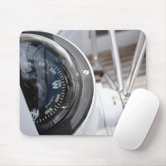 Kompas dat de richting geeft aan een avontuur.  mousepad (Mit Mouse)