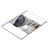 Kompas dat de richting geeft aan een avontuur.  notizblock (Linke Seite)