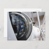 Kompas dat de richting geeft aan een avontuur. postkarte (Vorne/Hinten)