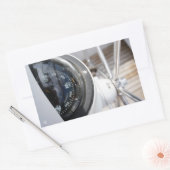 Kompas dat de richting geeft aan een avontuur. rechteckiger aufkleber (Umschlag)