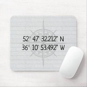 Kompass-GPS-Zuhause-Koordinaten auf Brick Mousepad