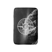 Kompass-Sternemblem monogramm dramatische Berge Badematte (Vorderseite Vertikal)