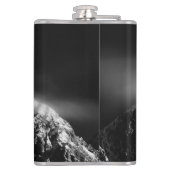 Kompass-Sternemblem monogramm dramatische Berge Flachmann (Rückseite)