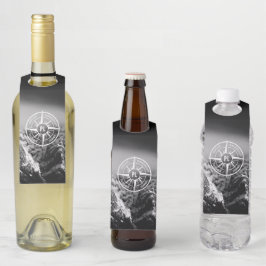 Kompass-Sternemblem monogramm dramatische Berge Flaschenanhänger