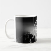 Kompass-Sternemblem monogramm dramatische Berge Kaffeetasse (Links)