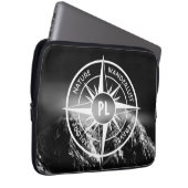 Kompass-Sternemblem monogramm dramatische Berge Laptopschutzhülle (Vorne Rechts)
