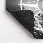 Kompass-Sternemblem monogramm dramatische Berge Mousepad (Ecke)