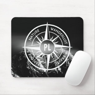 Kompass-Sternemblem monogramm dramatische Berge Mousepad