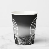 Kompass-Sternemblem monogramm dramatische Berge Pappbecher (Links)
