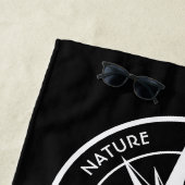 Kompass-Sternemblem monogramm dramatische Berge Strandtuch (Beispiel)
